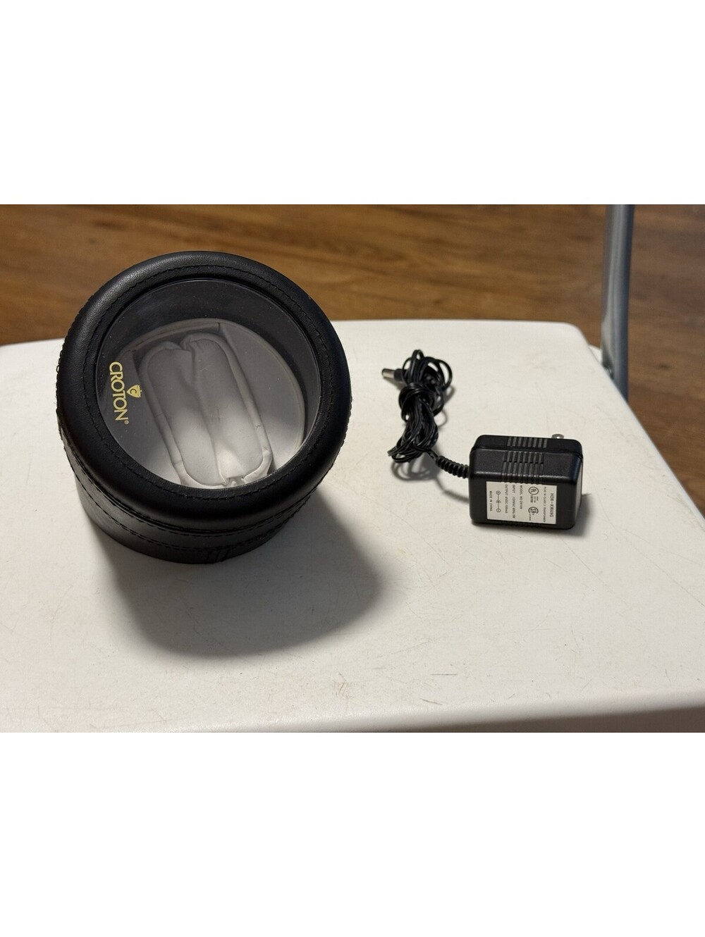 Croton single automatic watch winder featuring a cylindrical black